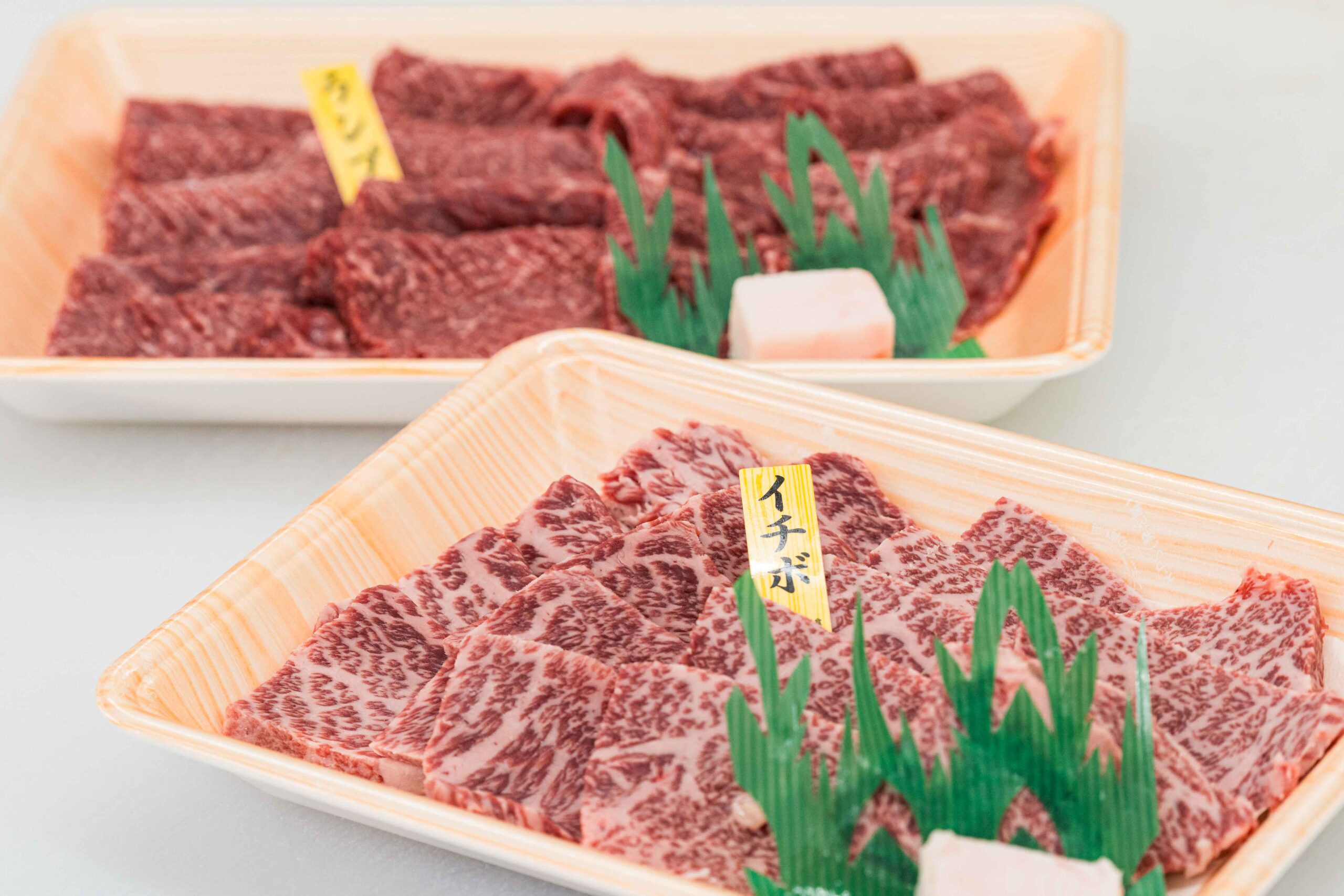 ショーケースに並ぶ精肉